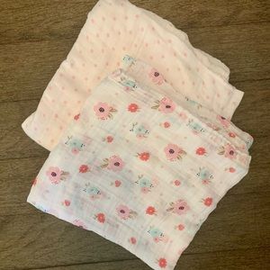 2 soft Muslim swaddle blankets